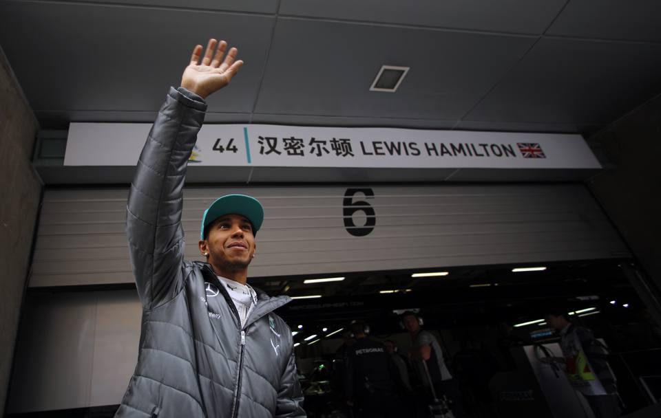 Hamilton saluta tutti:  il pi veloce del venerd in Cina. Reuters 